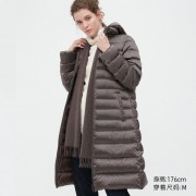 Женское облегченное пуховое пальто с капюшоном Uniqlo размер L (Светло-коричневый) Женское облегченное пуховое пальто с капюшоном Uniqlo размер L (Светло-коричневый)
